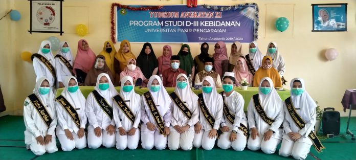DIII KEBIDANAN UPP GELAR YUDISIUM MAHASISWA ANGKATAN XI